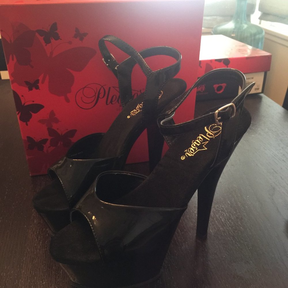 Pleaser Kiss 209 Blk/Patent platform 6" heel 9M